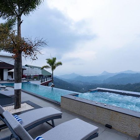 โรงแรมเดอะ พาโนรามิก เกตะเวย์ มุนนาร์ ภายนอก รูปภาพ The swimming pool at the resort