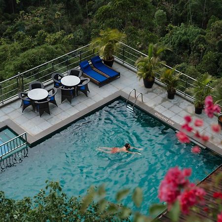 โรงแรมเดอะ พาโนรามิก เกตะเวย์ มุนนาร์ ภายนอก รูปภาพ The swimming pool at the hotel