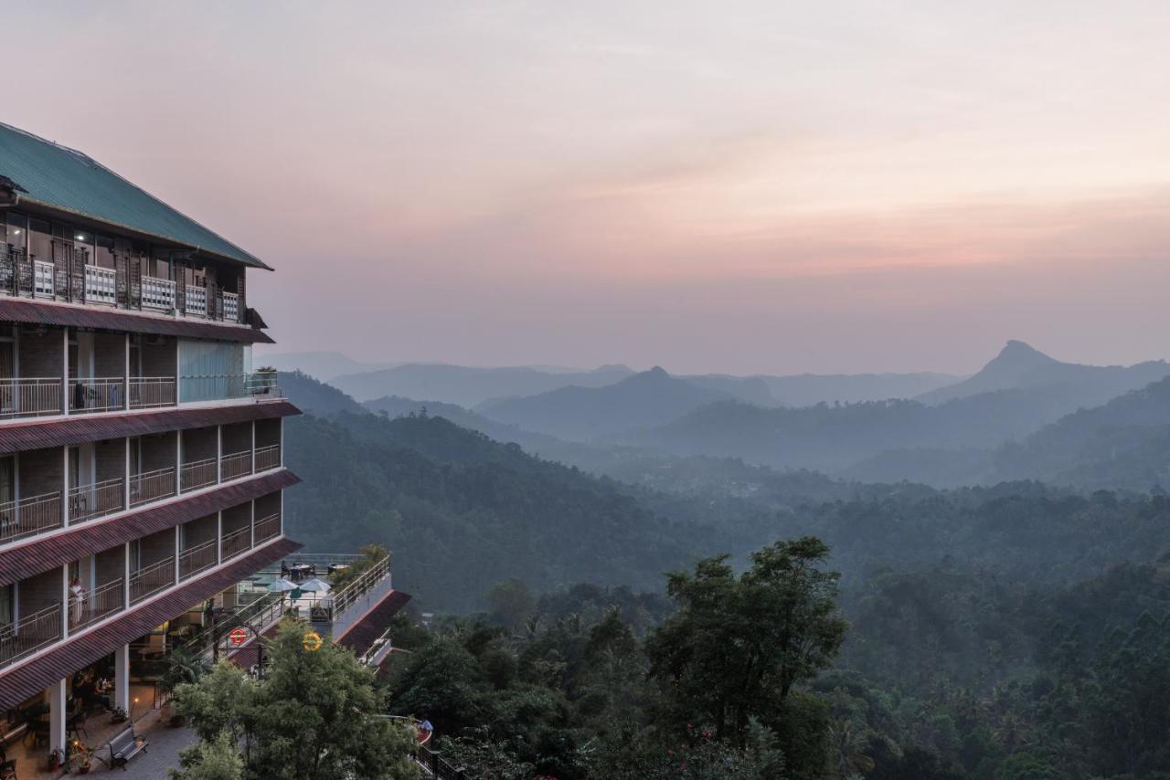โรงแรมเดอะ พาโนรามิก เกตะเวย์ มุนนาร์ ภายนอก รูปภาพ View of the hotel