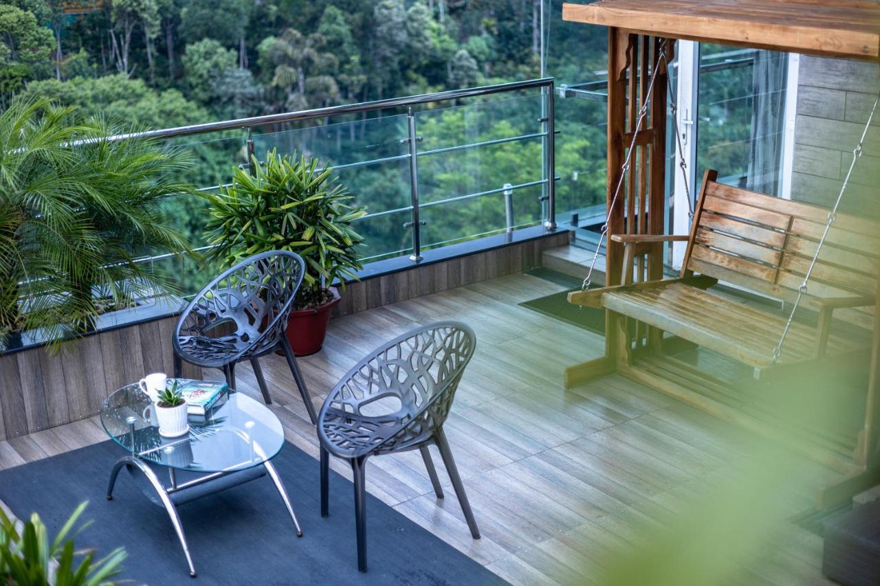 โรงแรมเดอะ พาโนรามิก เกตะเวย์ มุนนาร์ ภายนอก รูปภาพ A balcony