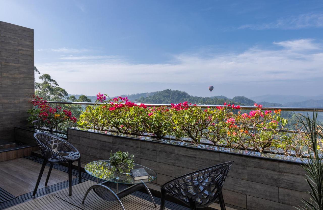 โรงแรมเดอะ พาโนรามิก เกตะเวย์ มุนนาร์ ภายนอก รูปภาพ View from the hotel
