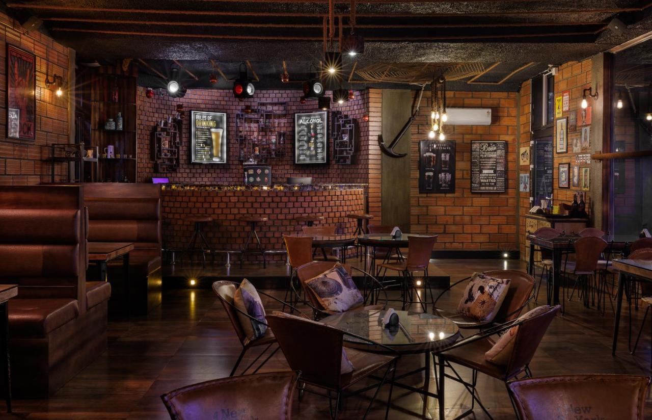 โรงแรมเดอะ พาโนรามิก เกตะเวย์ มุนนาร์ ภายนอก รูปภาพ The interior of the bar