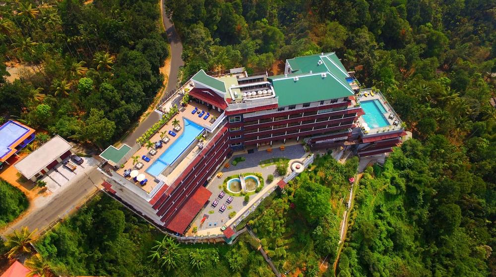 โรงแรมเดอะ พาโนรามิก เกตะเวย์ มุนนาร์ ภายนอก รูปภาพ Aerial view of the hotel