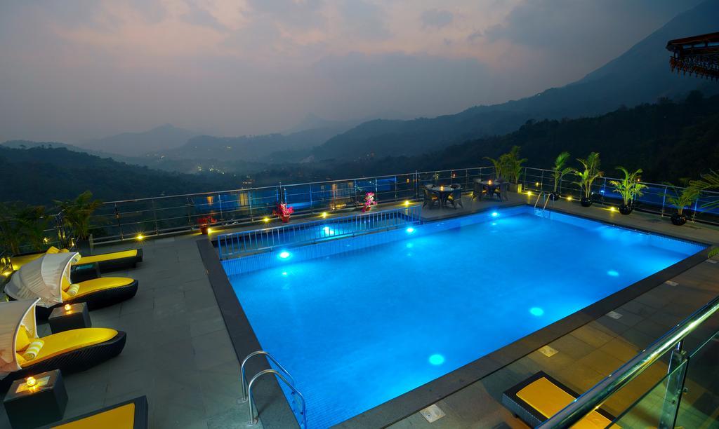 โรงแรมเดอะ พาโนรามิก เกตะเวย์ มุนนาร์ ภายนอก รูปภาพ The swimming pool at the resort