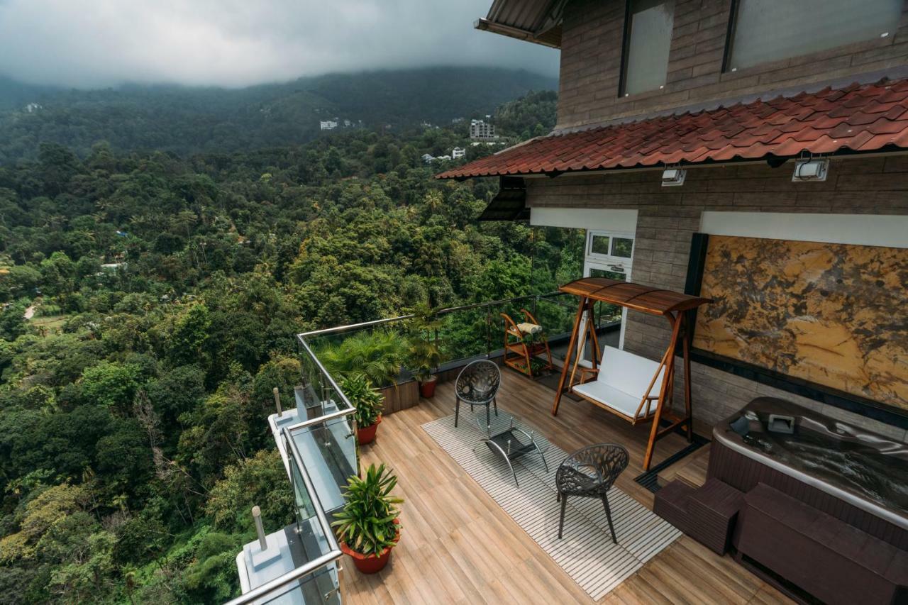 โรงแรมเดอะ พาโนรามิก เกตะเวย์ มุนนาร์ ภายนอก รูปภาพ A view from the balcony of a house in Kerala, India