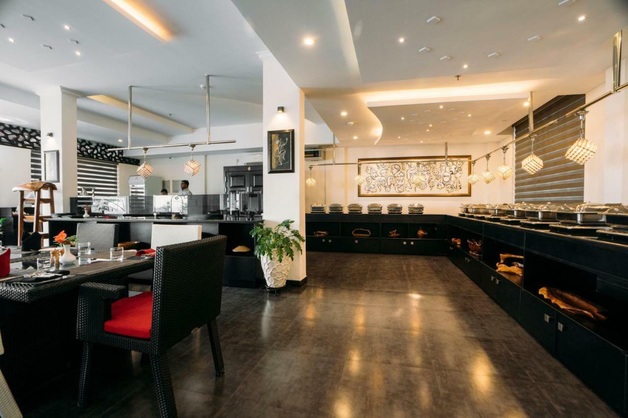 โรงแรมเดอะ พาโนรามิก เกตะเวย์ มุนนาร์ ภายนอก รูปภาพ The interior of the restaurant