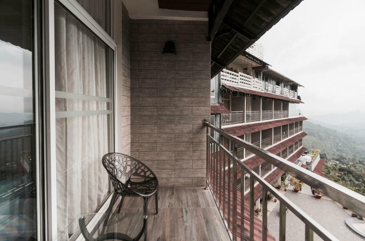 โรงแรมเดอะ พาโนรามิก เกตะเวย์ มุนนาร์ ภายนอก รูปภาพ A balcony
