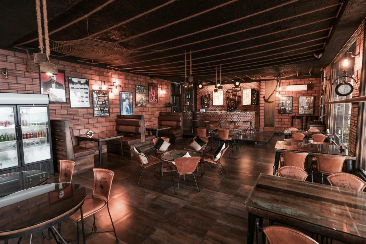 โรงแรมเดอะ พาโนรามิก เกตะเวย์ มุนนาร์ ภายนอก รูปภาพ Interior of the restaurant