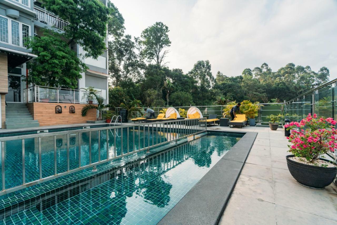 โรงแรมเดอะ พาโนรามิก เกตะเวย์ มุนนาร์ ภายนอก รูปภาพ The swimming pool at the hotel